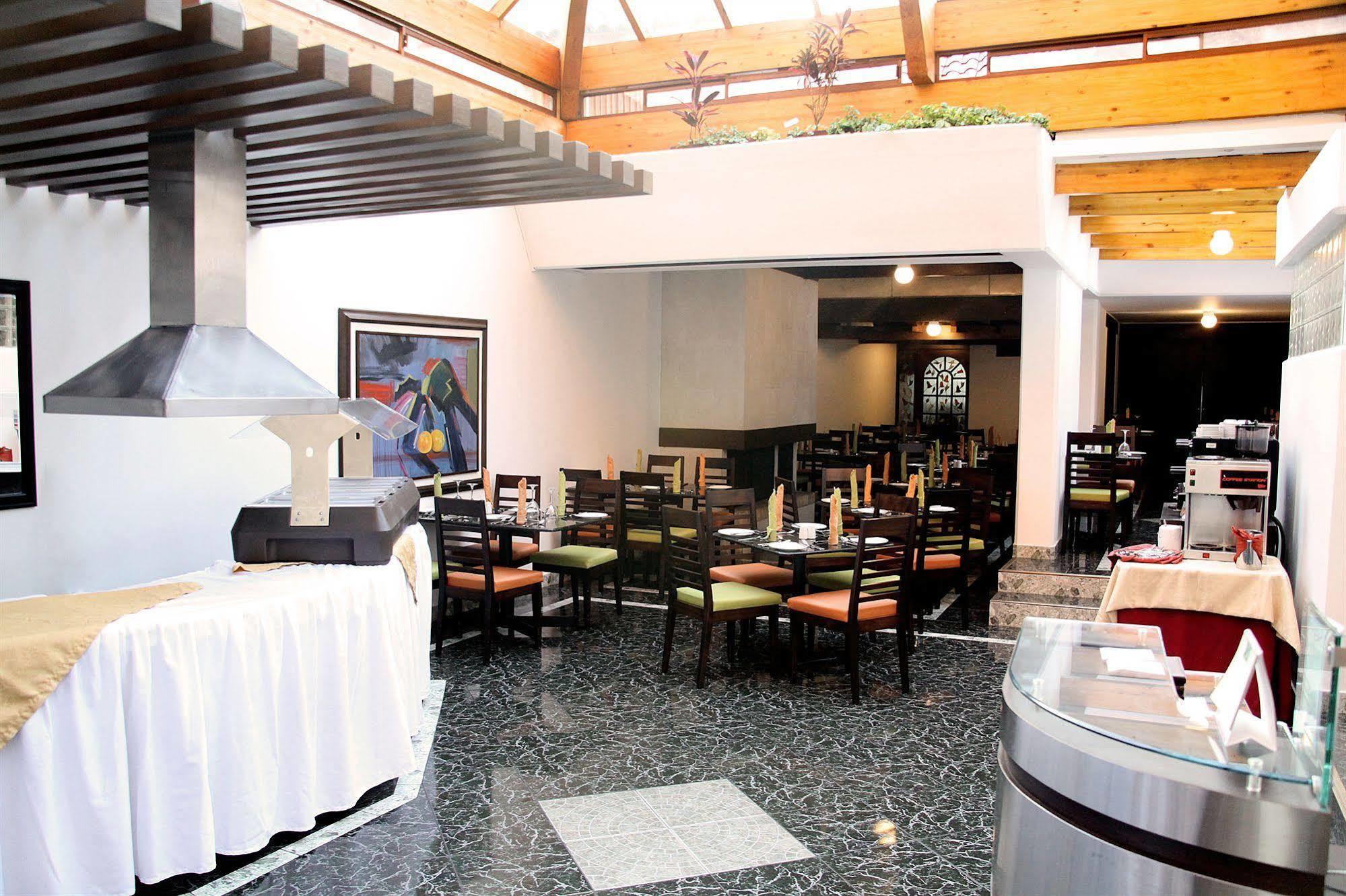 Hotel Dann Norte Bogotá Restaurant photo